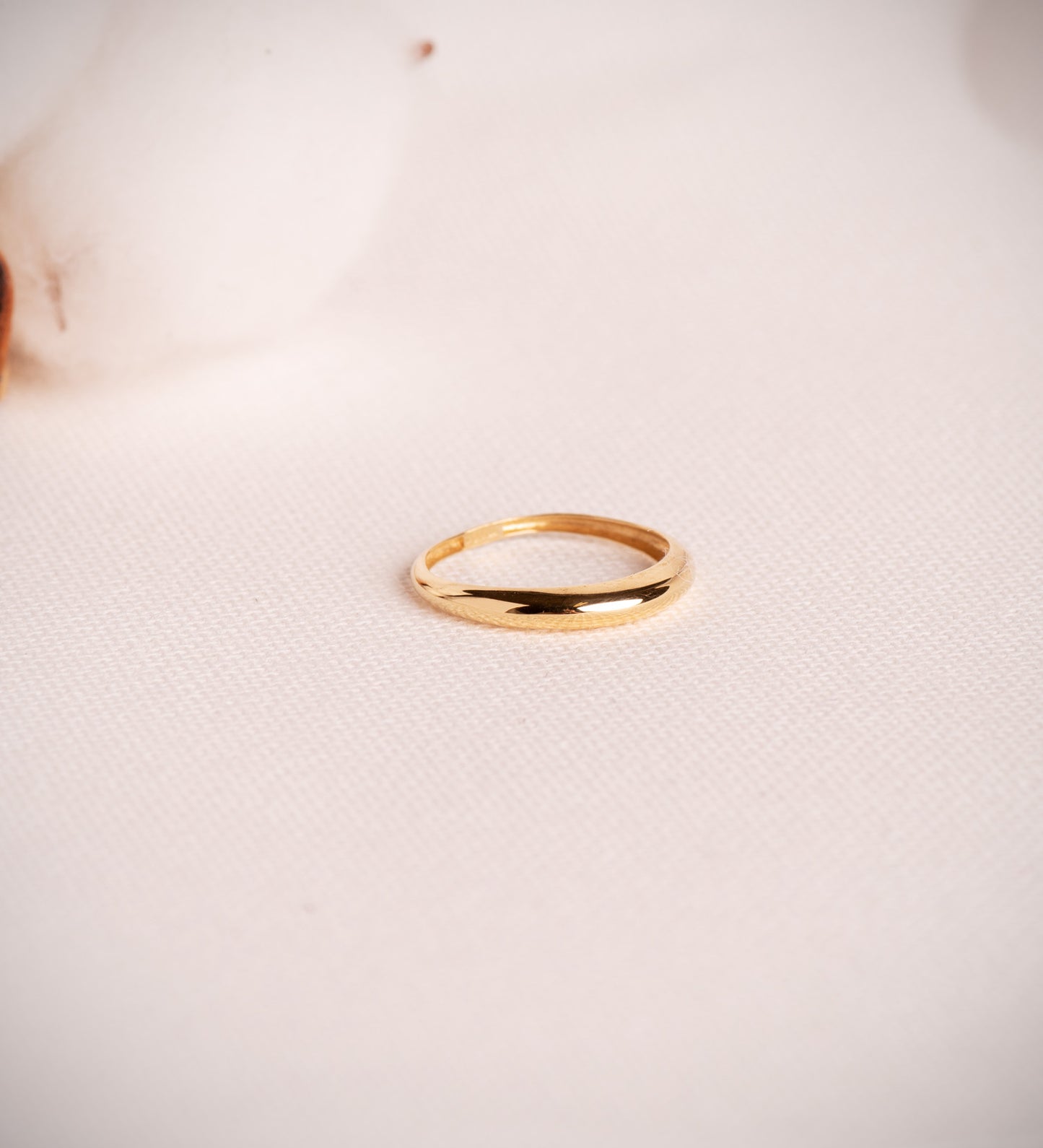Sortija Lisa en Brillo. Ancho: 3 mm de oro amarillo 18K