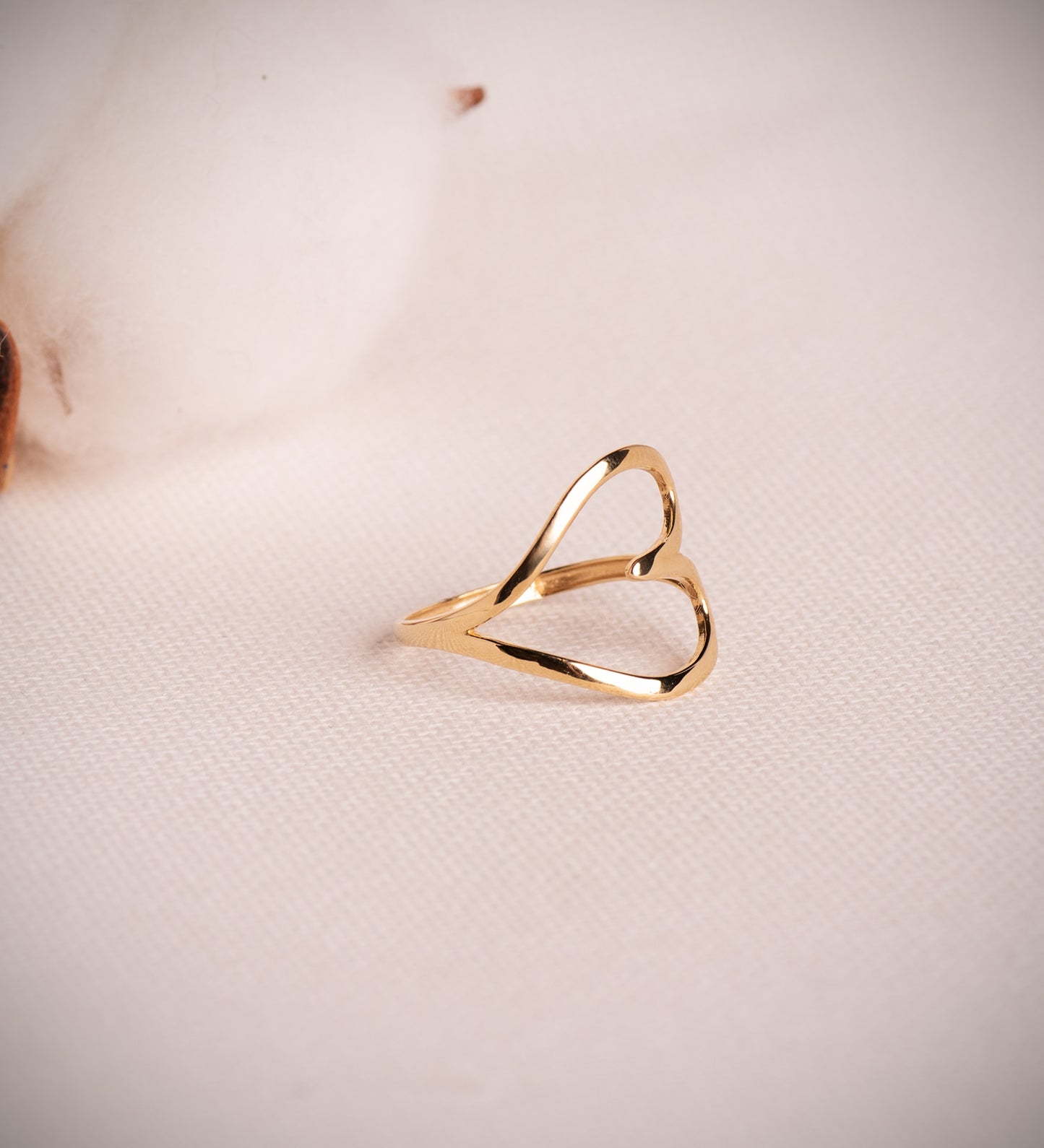 18K SORTIJA ORO AMARILLO CORAZON LISO EN BRILLO. ANCHO 16 MM