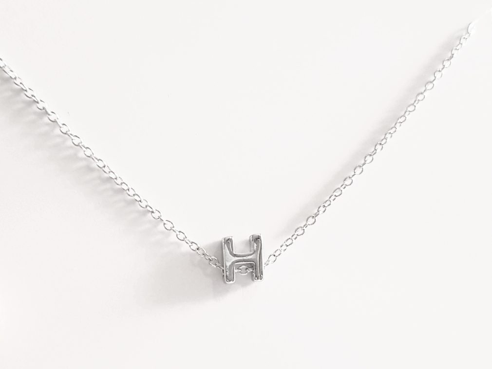 Collar inicial H de plata de ley
