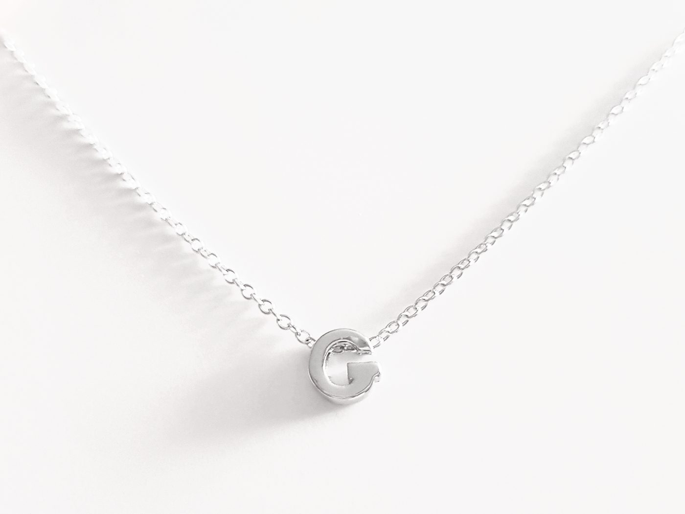 Collar inicial G de plata de ley