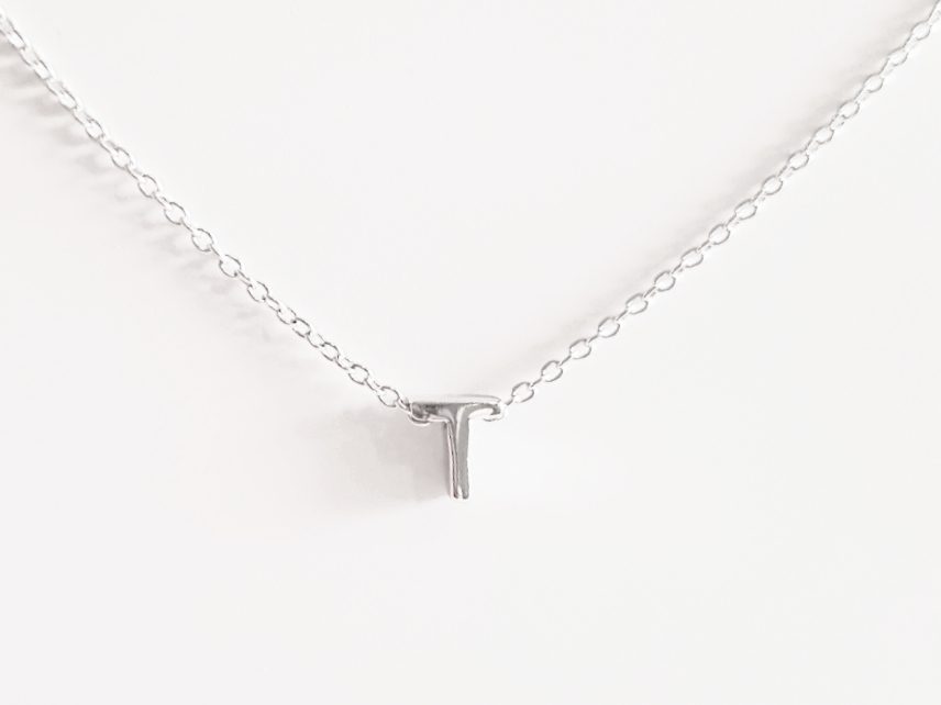 Collar inicial T de plata de ley