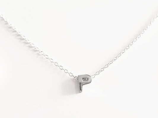 Collar inicial P de plata de ley