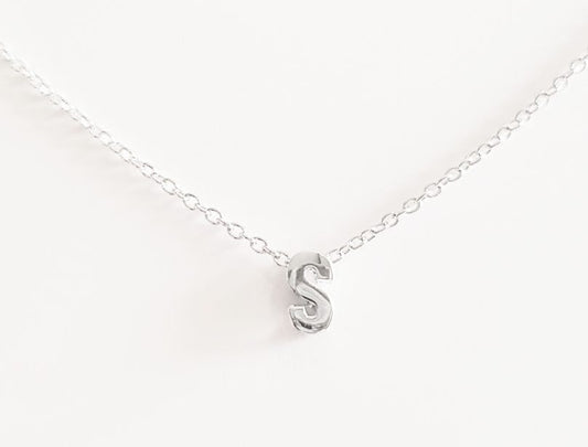 Collar inicial S de plata de ley
