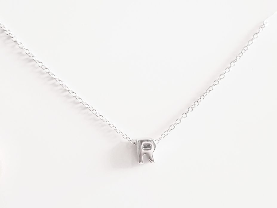 Collar inicial R de plata de ley