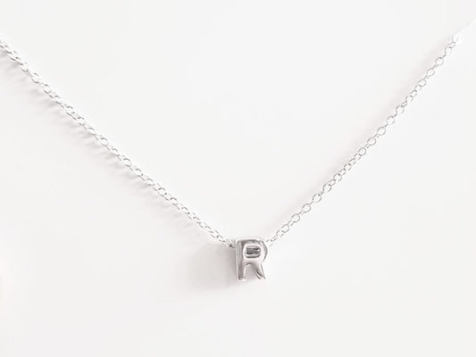 Collar inicial R de plata de ley
