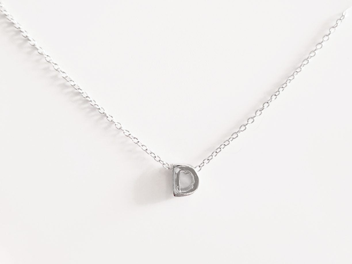 Collar inicial D de plata de ley