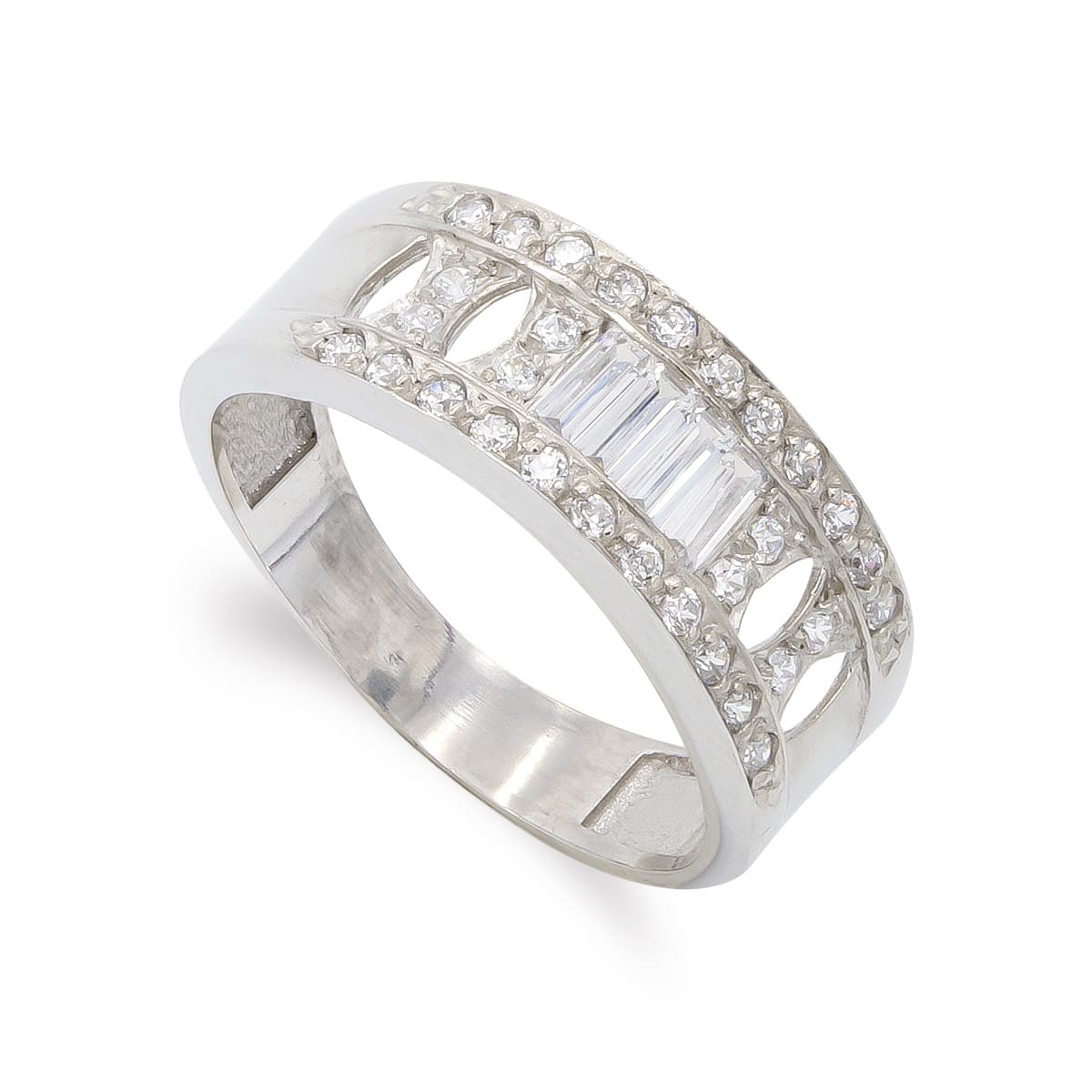 Sortija con Circonitas Baguette y Redondas. Ancho: 7,5 mm de oro blanco 18K