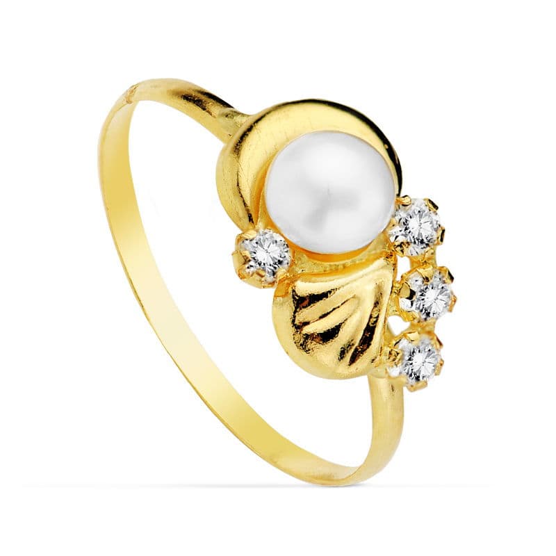Sortija Motivo con Perla 4 mm y Circonitas. Ancho: 7,5 mm de oro amarillo 18K