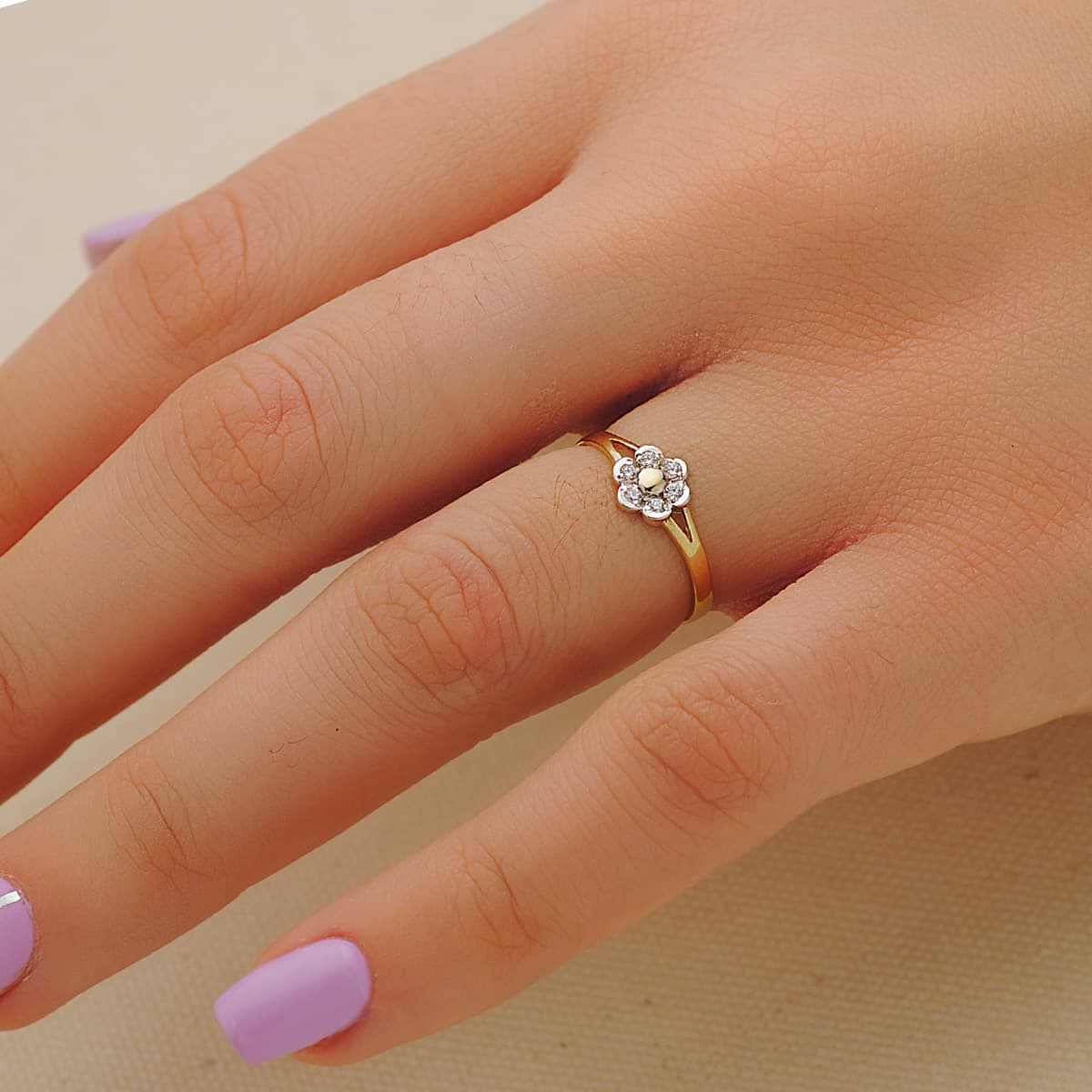 18K SORTIJA ORO BICOLOR FLOR CON CIRCONITA 13X7 MM ANCHO CUERPO 1.5 MM