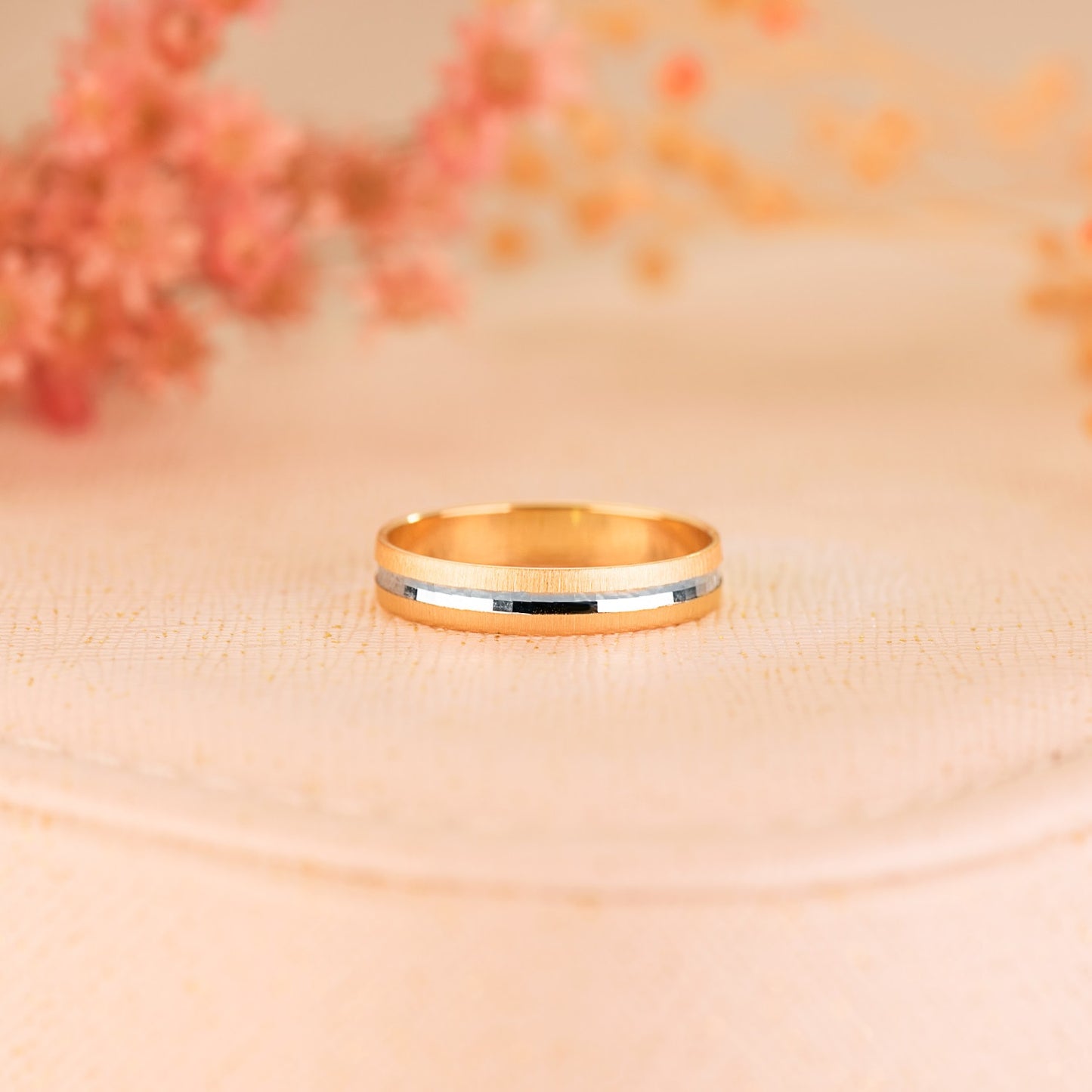 18K ALIANZA ORO BICOLOR TALLADA Y BORDES MATIZADOS. 3,5 MM