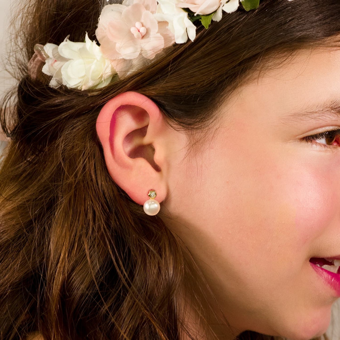Pendientes Perla y Flor 12 x 8 mm de oro amarillo 18K