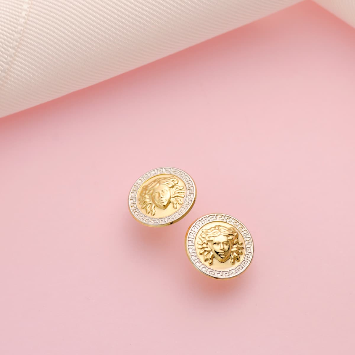 Pendientes Bicolor Medusa y Borde de Greca 12 mm 18K