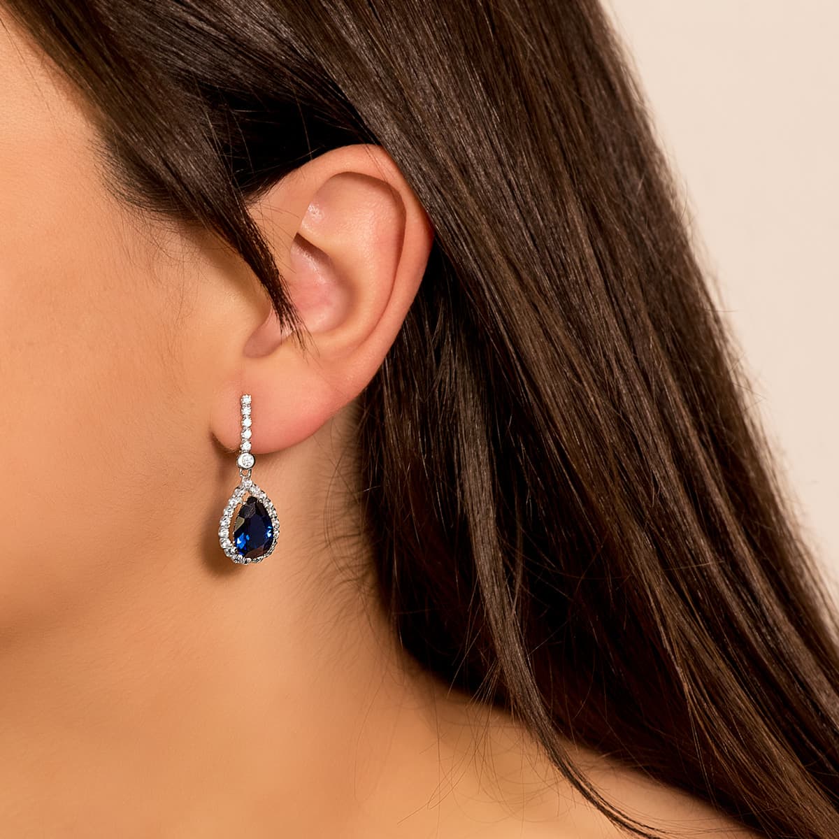 Pendientes Dos Cuerpos con Piedra Azul 12 x 8 mm. 33 x 12 mm de oro blanco 18K