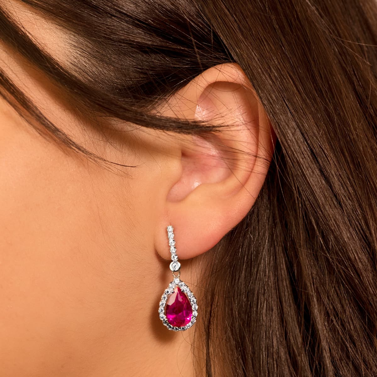 Pendientes Dos Cuerpos con Piedra Roja 12 x 8 mm. 33 x 12 mm de oro blanco 18K