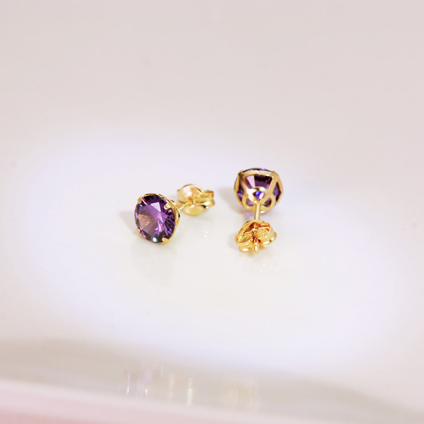 18K PENDIENTES ORO AMARILLO REDONDOS PIEDRA COLOR AMATISTA 6 MM. CIERRE PRESION
