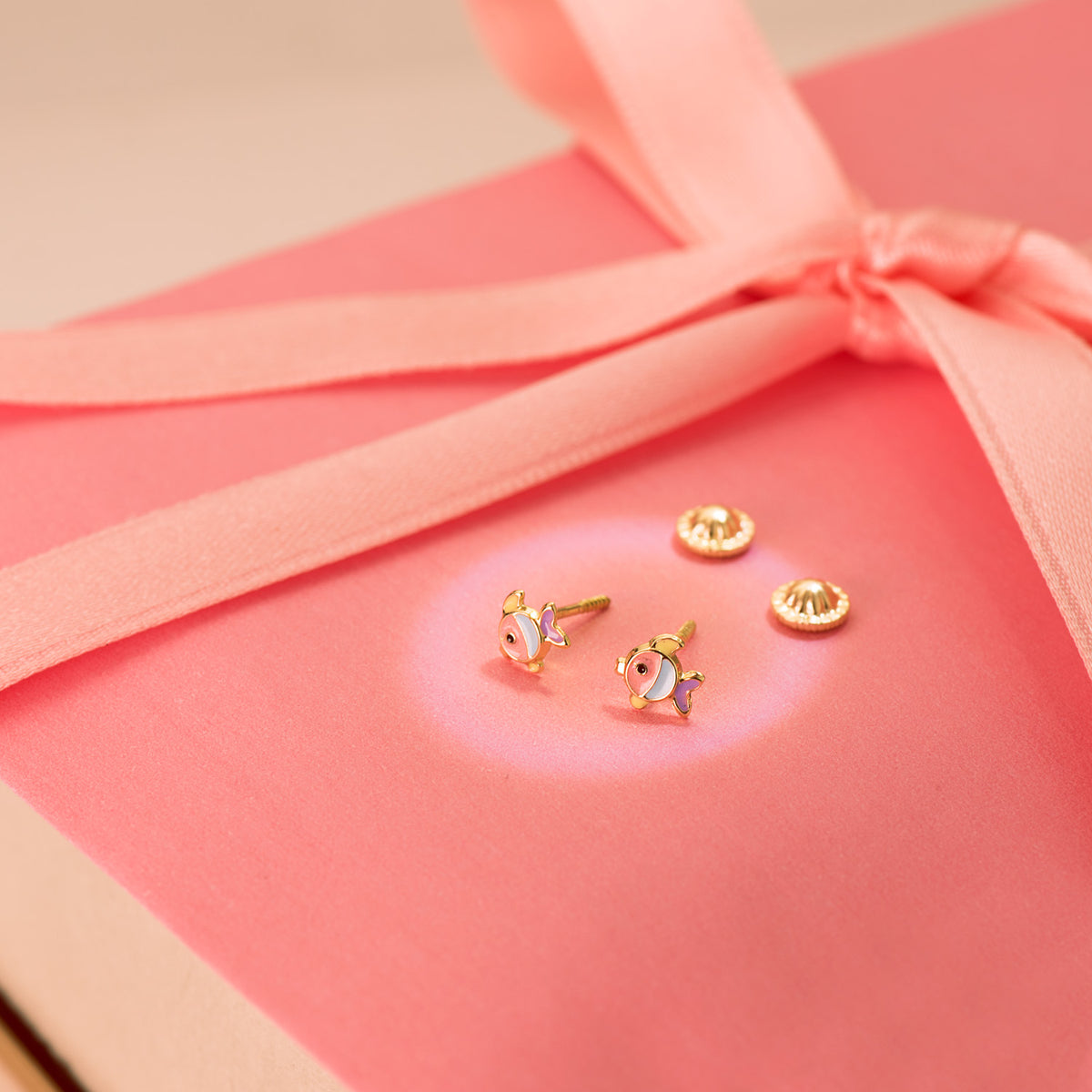 Pendientes Peces Esmalte Colores 5,5 x 5 mm Cierre Tuerca de oro amarillo 18K