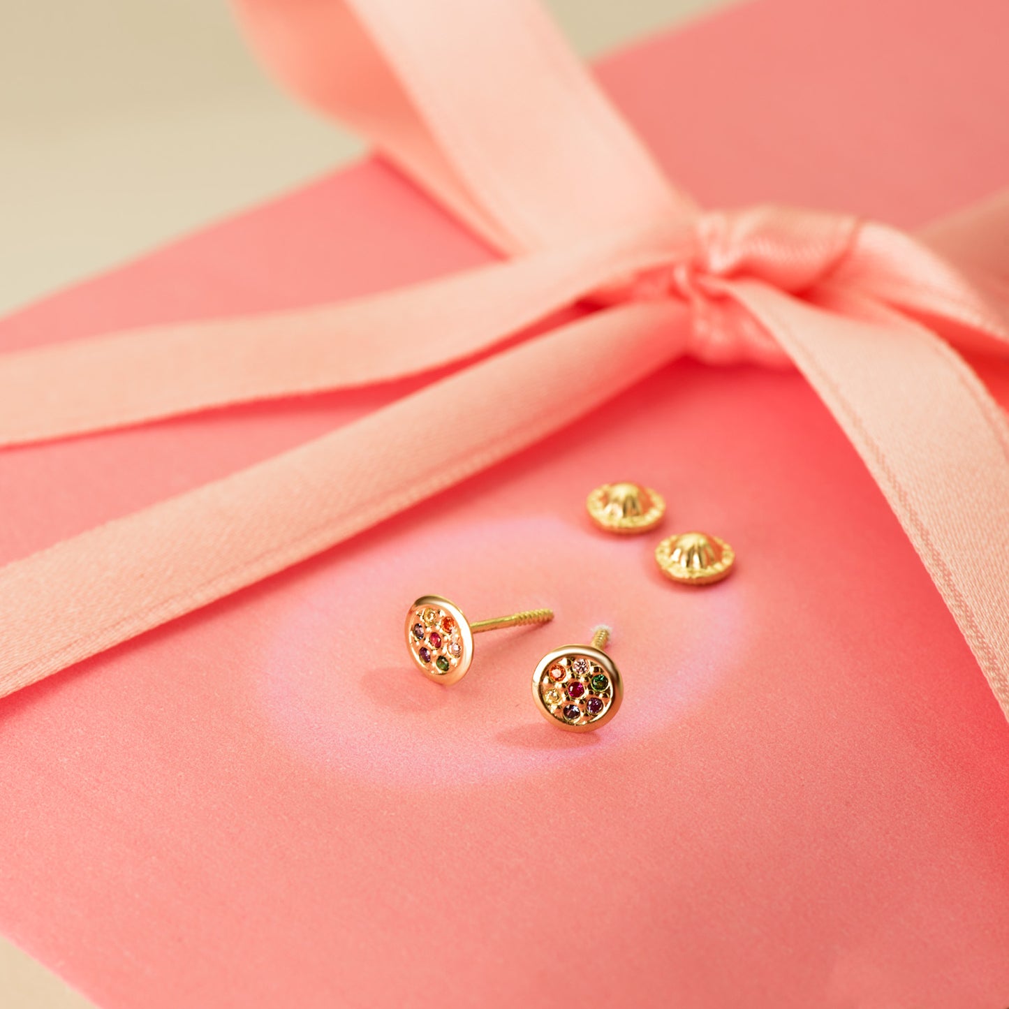 18K PENDIENTES ORO AMARILLO REDONDOS CON CIRCONITA COLORES 5,5 MM CIERRE TUERCA