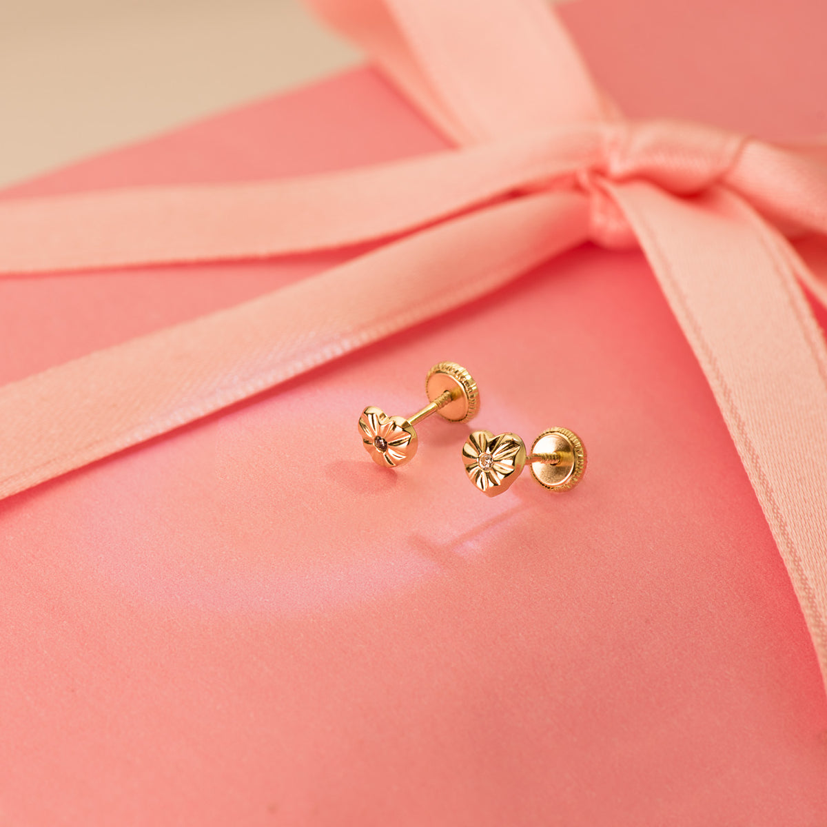 Pendientes Corazon con Circonita 5 x 5 mm Cierre Tuerca de oro amarillo 18K