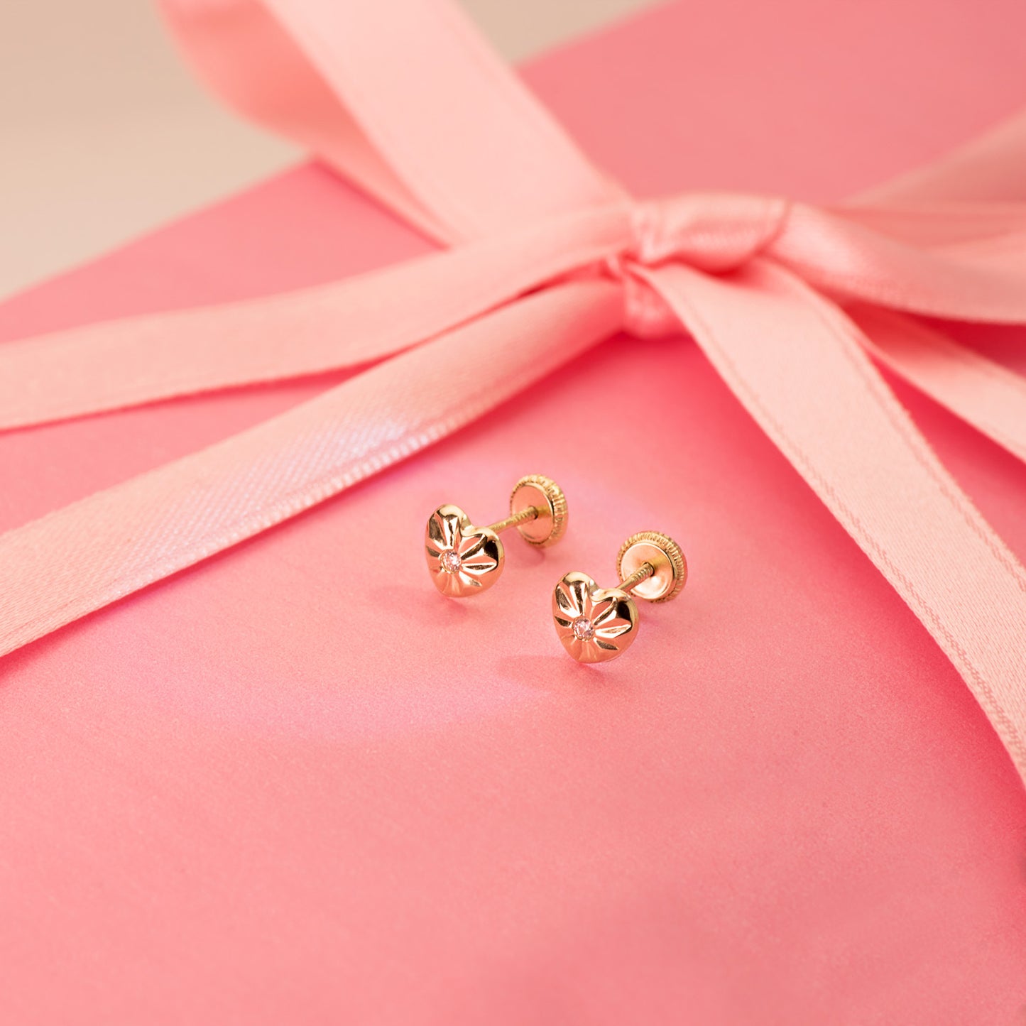 18K PENDIENTES ORO AMARILLO CORAZON CON CIRCONITA 6,5 X 6 MM CIERRE TUERCA