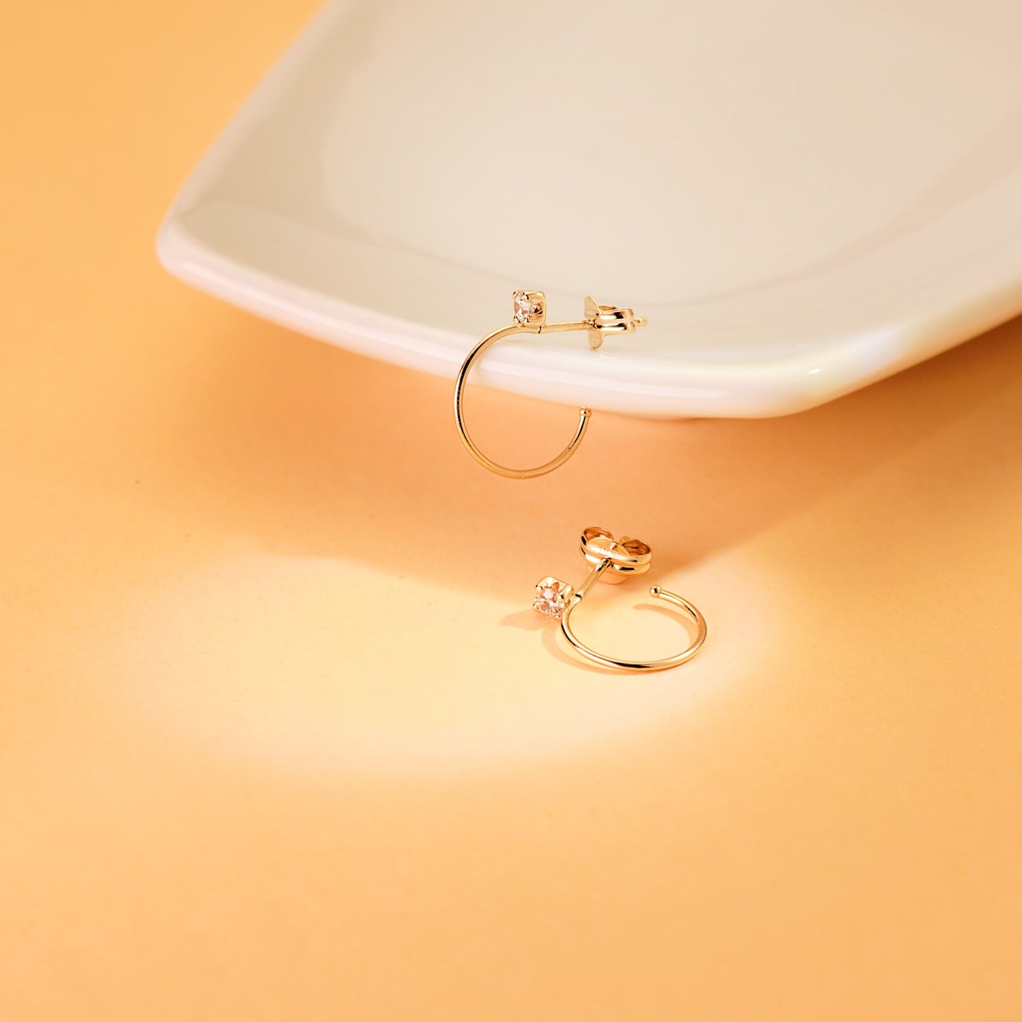 Pendientes Aros Abiertos Hilo Fino 0,5 mm con Circonita 14 mm. de oro amarillo 18K