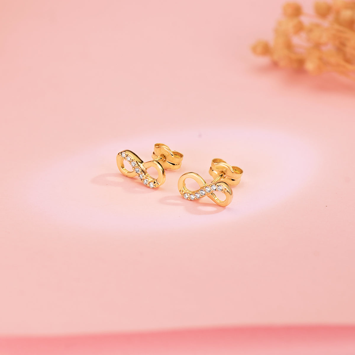 Pendientes Infinito con Circonitas. 9,5 x 4 mm. de oro amarillo 18K