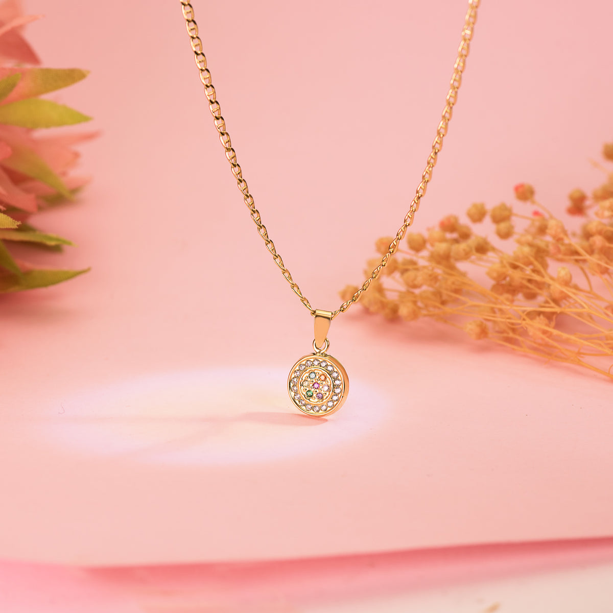 Colgante con Circonita Blancas y Multicolor. diámetro: 9 mm de oro amarillo 18K