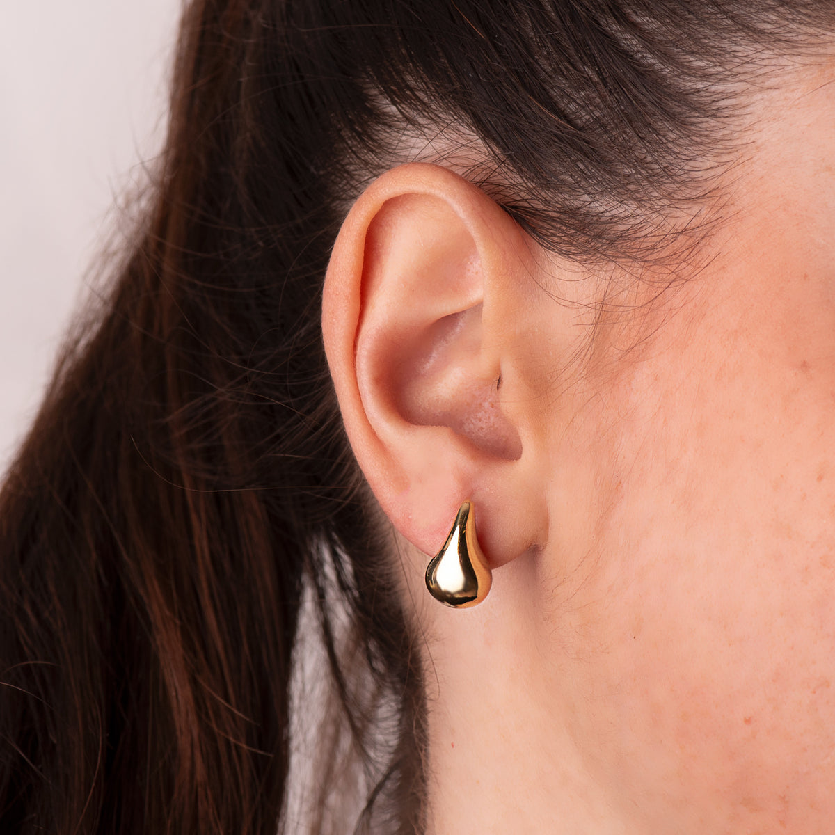 Pendientes Gota Lisa Brillo Hueca 16 x 9 mm. de oro amarillo 18K
