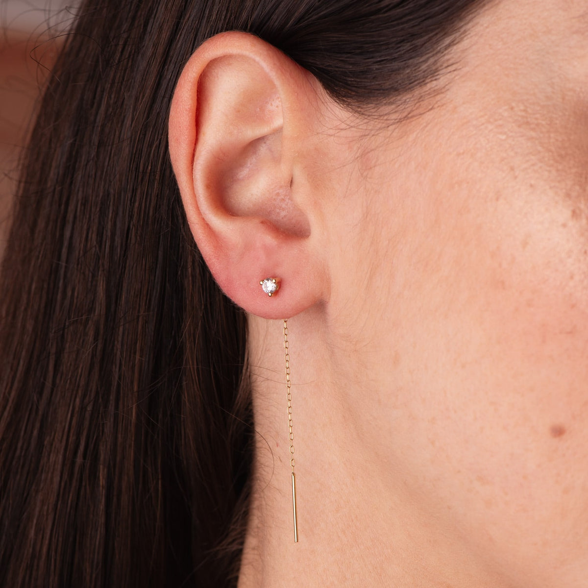 Pendientes con Circonita Garras 4 mm y Cadena. Largo: 56 mm de oro amarillo 18K