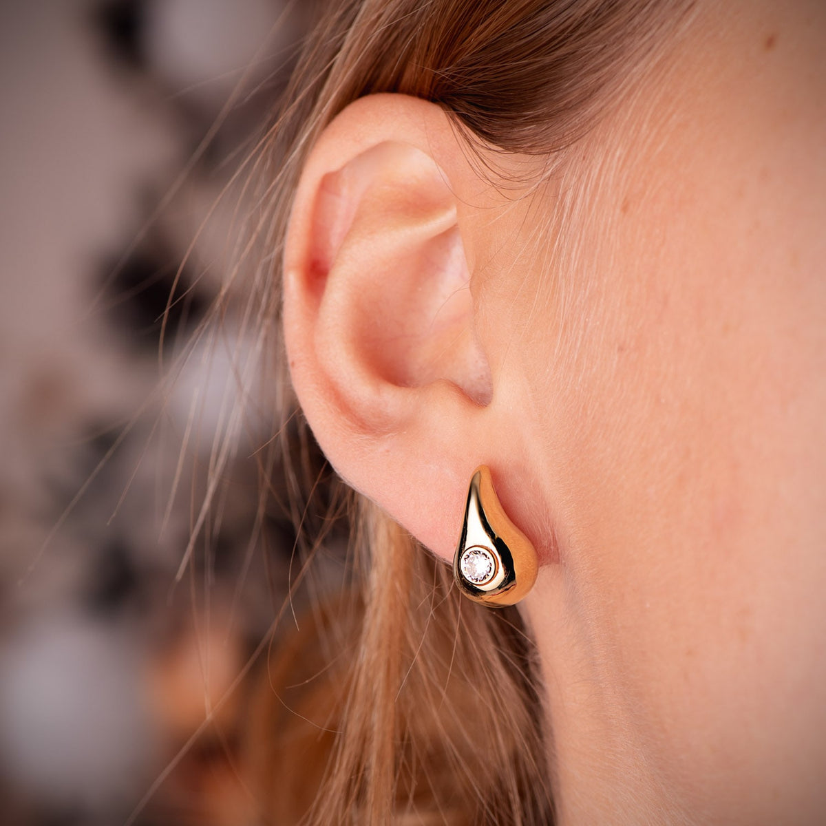 Pendientes Gota con Circonita Brillo Hueca 16 x 9 mm. de oro amarillo 18K