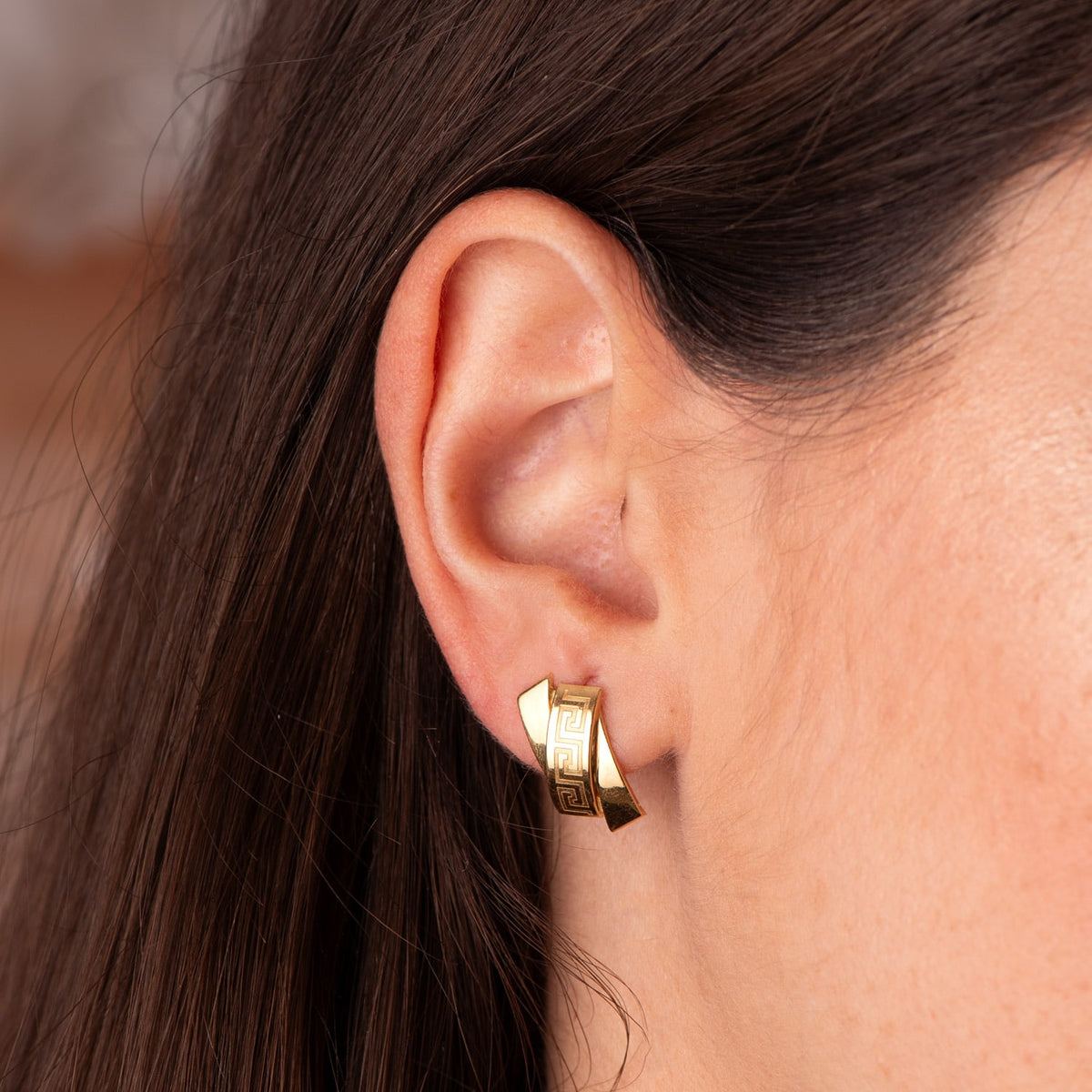 Pendientes Bandas con Greca. 16 x 8,5 mm. de oro amarillo 18K