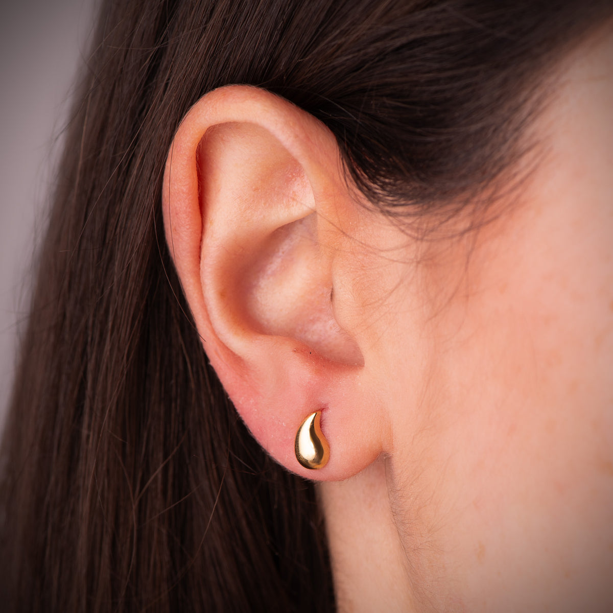 Pendientes Gota Curva Lisa Brillo Hueca 8 x 5,5 mm. de oro amarillo 18K