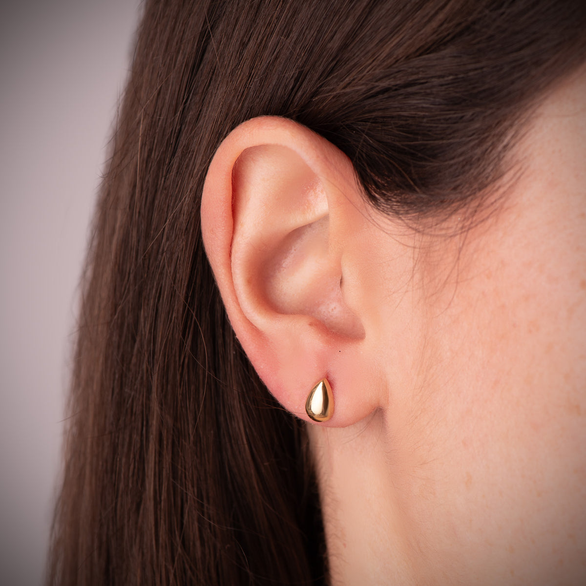 Pendientes Gota Lisa Brillo Hueca 8 x 5,5 mm. de oro amarillo 18K