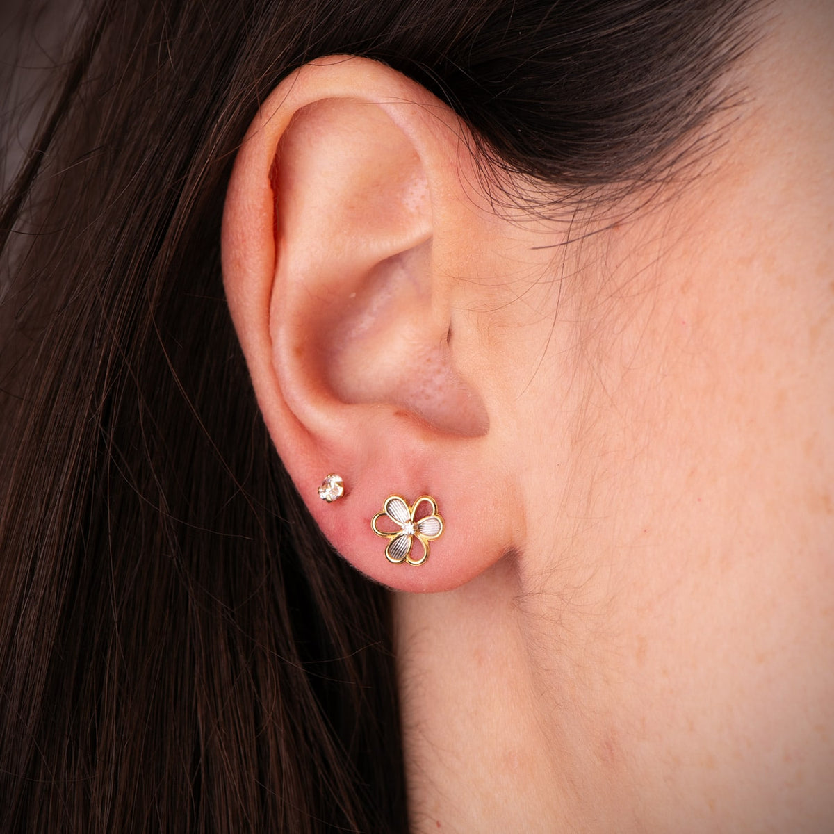 Pendientes Bicolor Trebol con Circonitas. Medida: 8 x 7 mm. 18K