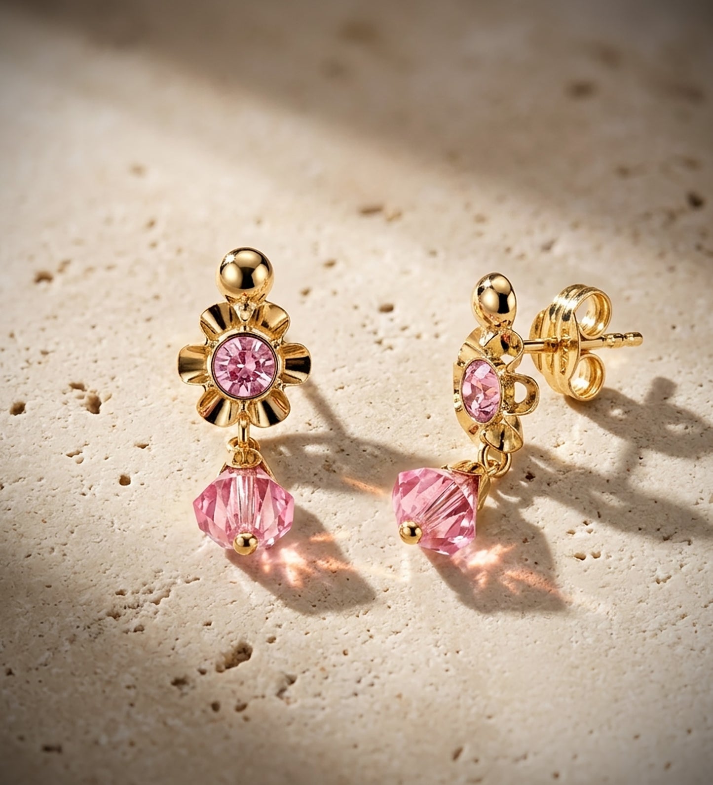 18K PENDIENTES ORO AMARILLO CUBANAS CON CIRCONITAS ROSAS. MEDIDA: 18 X 6,5 MM. CIERRE PRESION