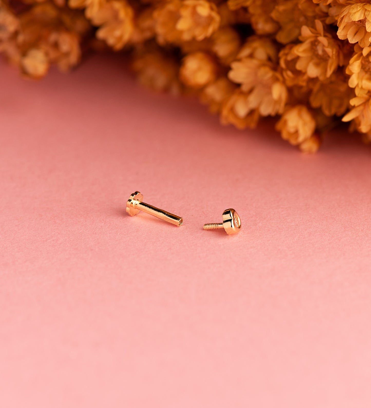 18K PIERCING DE OREJA ORO AMARILLO CORAZON 3X3 MM CON CIRCONITA. GRUESO BARRA 1.20 MM. CIERRE TUERCA