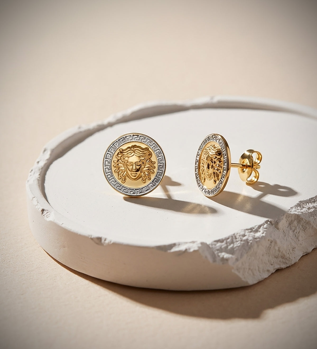 Pendientes Bicolor Medusa y Borde de Greca 10 mm 18K