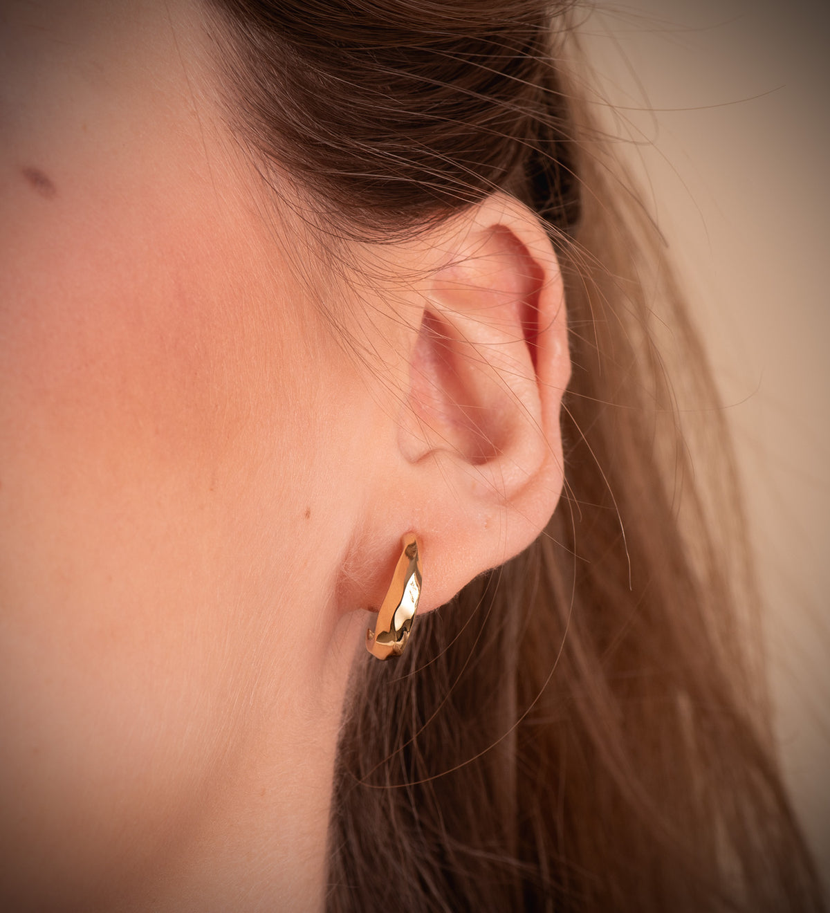 Pendientes Gallones en Brillo. Medida: 14 x 5 mm. de oro amarillo 18K