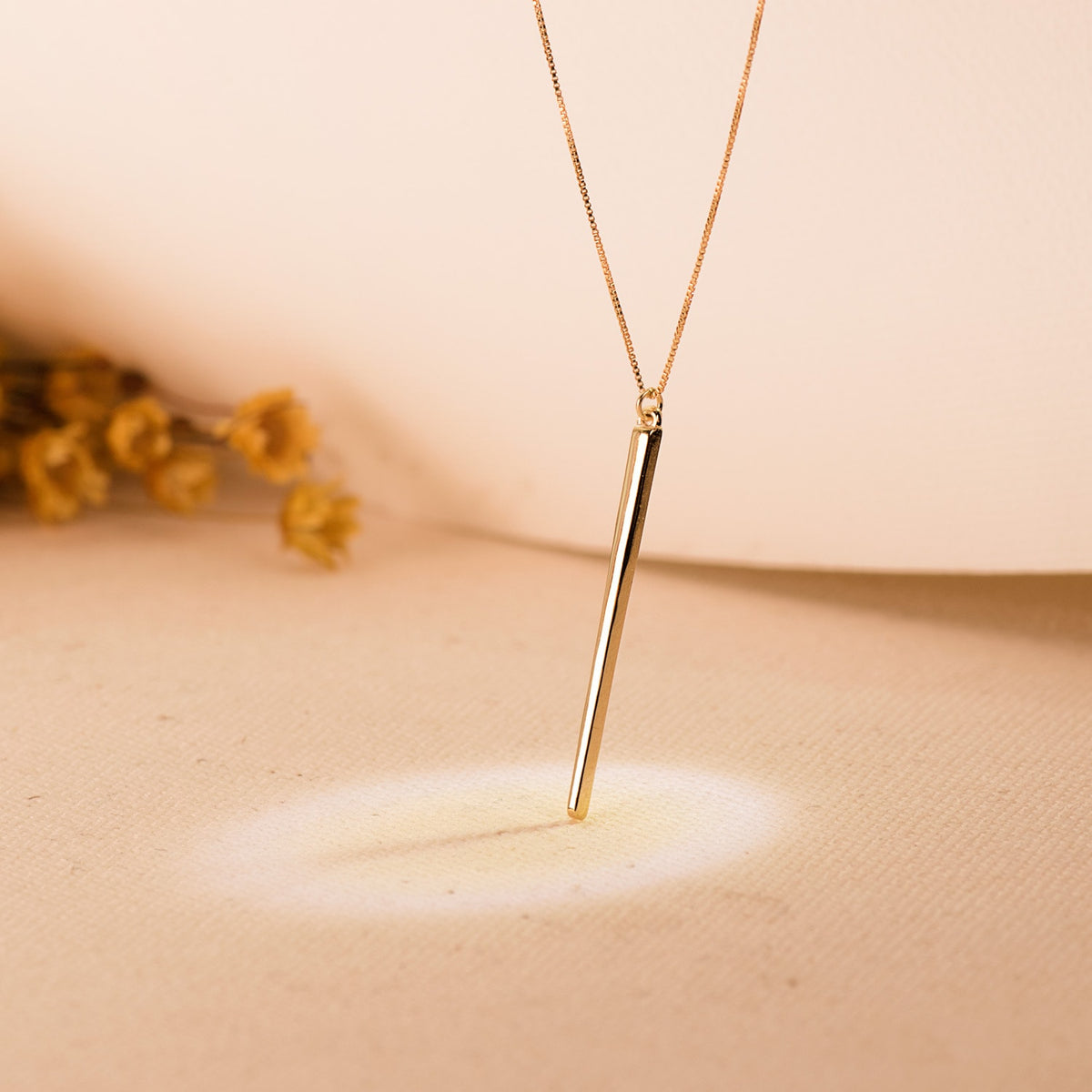 Colgante Pincho 30 x 2 mm Cadena Veneciana 43 3 cm de oro amarillo 18K