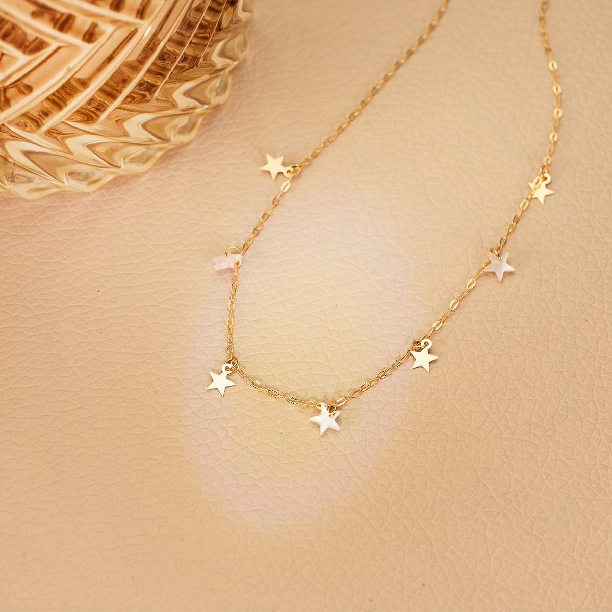 Gargantilla Estrellas Lisas y Nacar 5,5 mm Cadena Forzada 45 cm de oro amarillo 18K