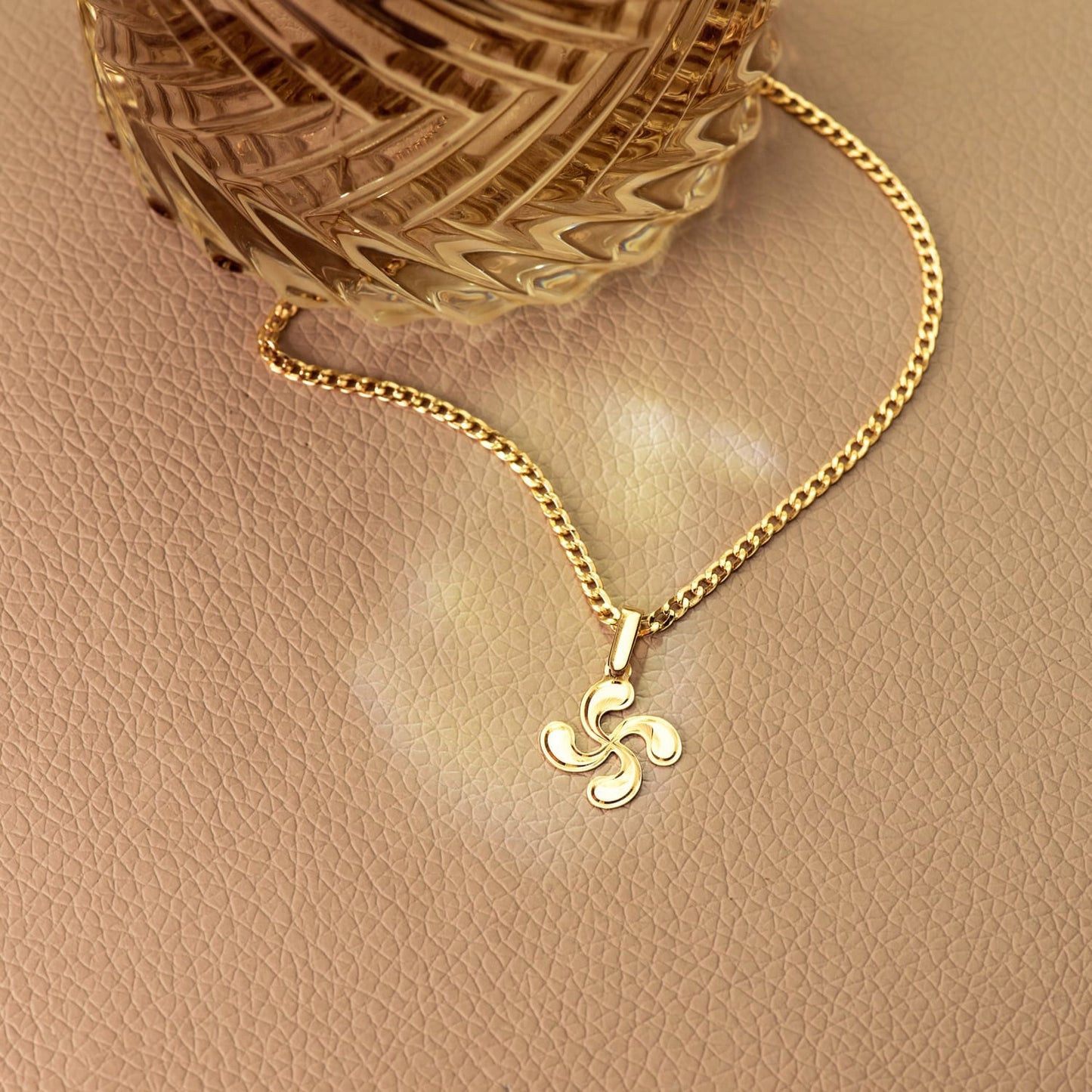 18K COLGANTE ORO AMARILLO LAUBURU EN BRILLO 17 X 15 MM