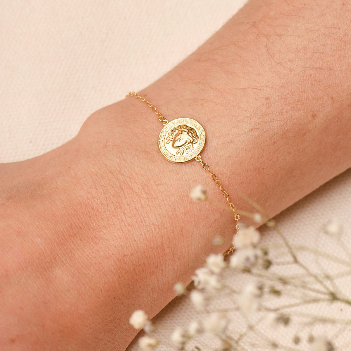 Pulsera Medusa Brillo 12 mm Cadena Tallada. Largo: 18-3 cm de oro amarillo 18K