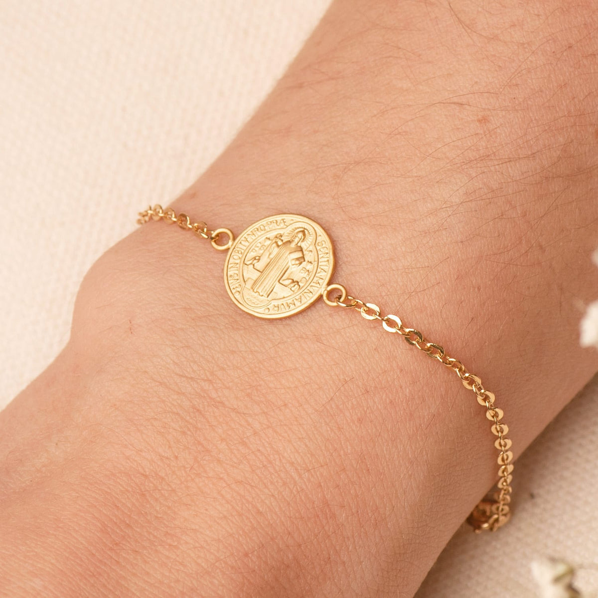 Pulsera con Medalla San Benito 12 mm. Largo: 18+2 cm de oro amarillo 18K