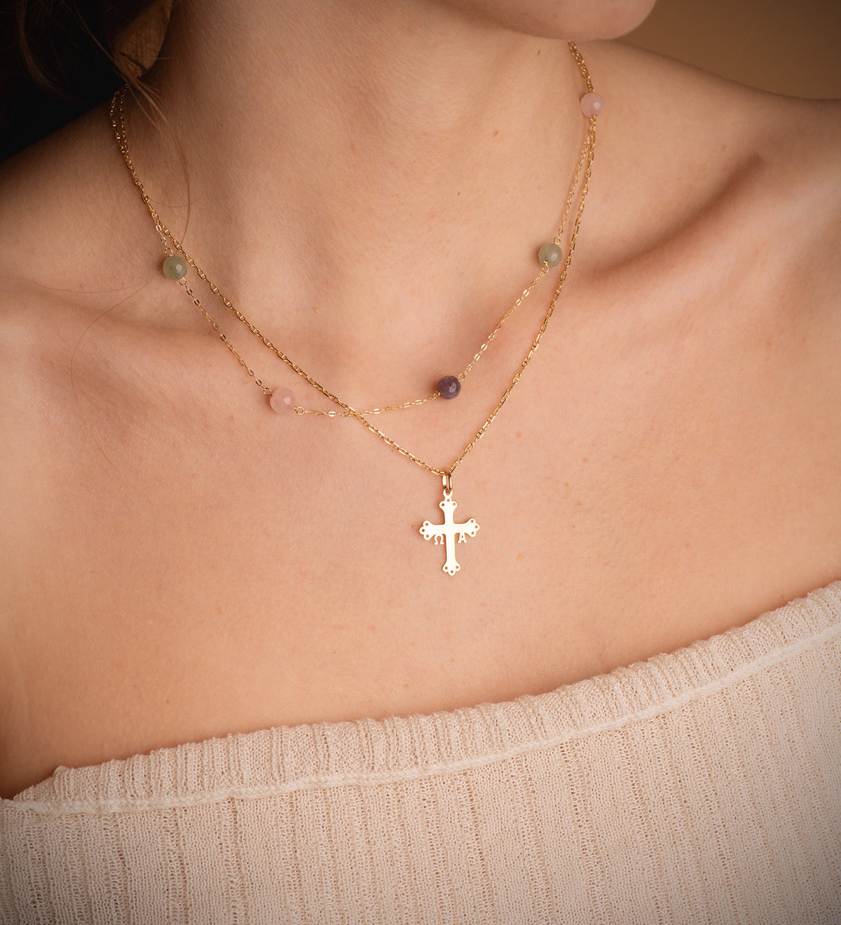 Colgante Cruz de Covadonga O Victoria Silueta en Brillo. 18 x 13 mm de oro amarillo 18K