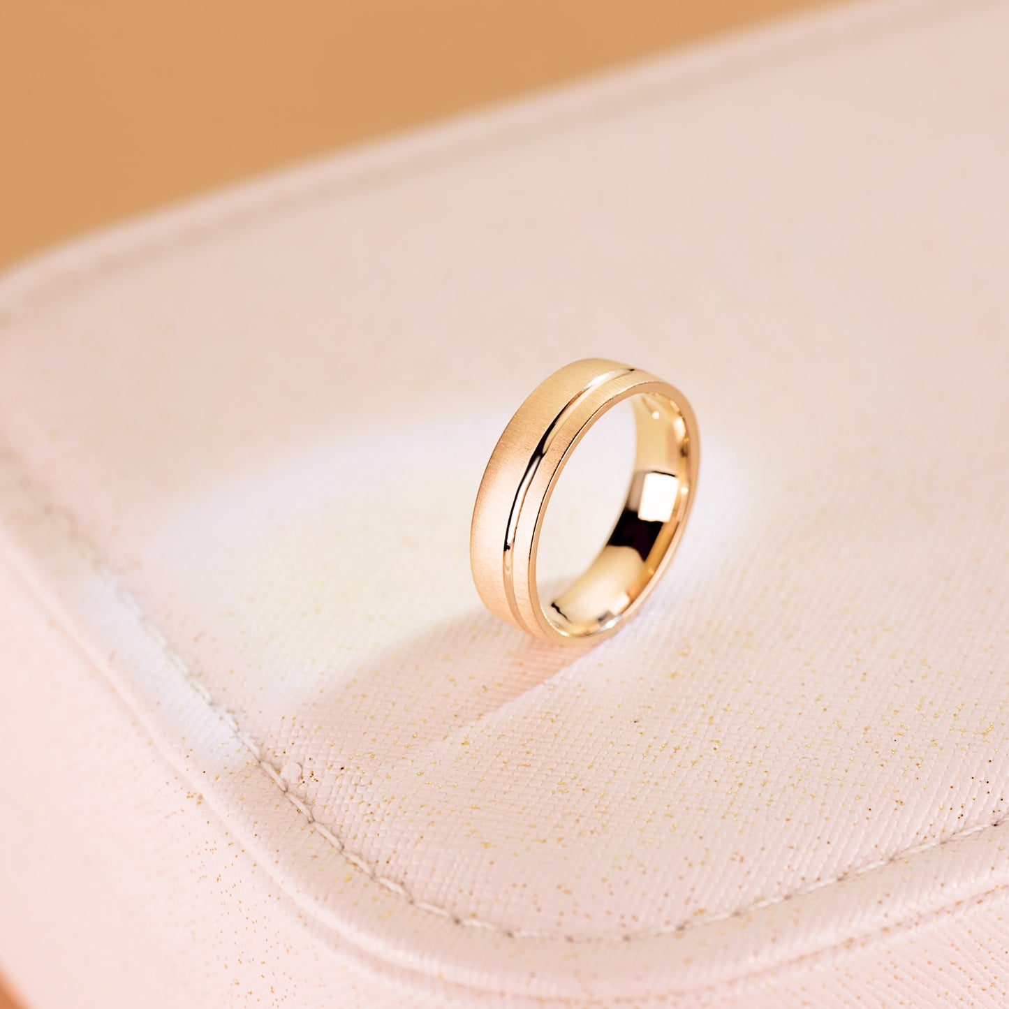 18K ALIANZA ORO AMARILLO MATE Y BRILLO 5.5 MM