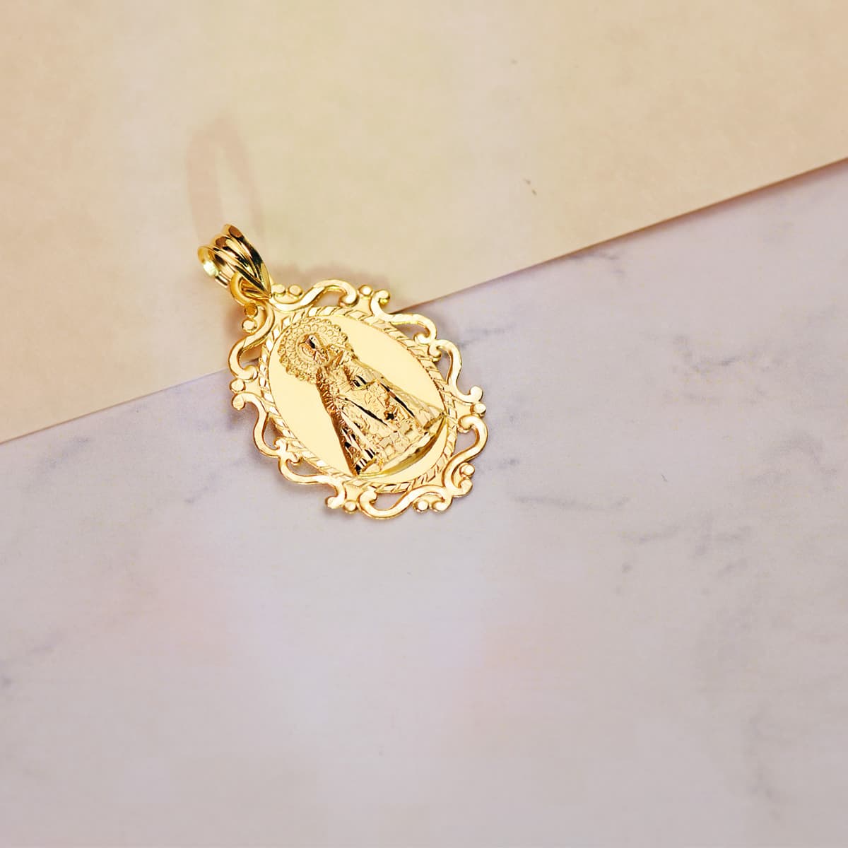 18K MEDALLA ORO AMARILLO VIRGEN DE LOS DESAMPARADOS CERCO 31X21 MM