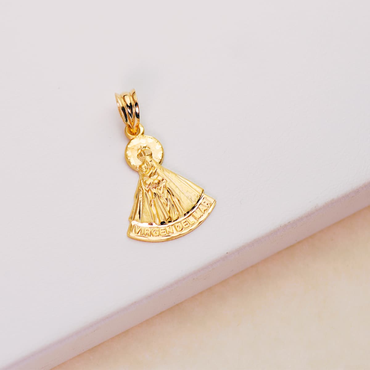 18K MEDALLA ORO AMARILLO VIRGEN DEL MAR SILUETA TALLADA 20X17 MM