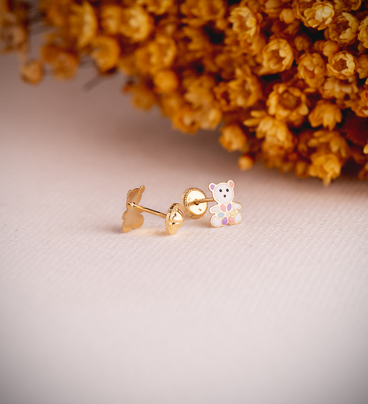 Pendientes Osos Esmaltados. Medida: 7 x 6 mm. Cierre Tuerca de oro amarillo 18K