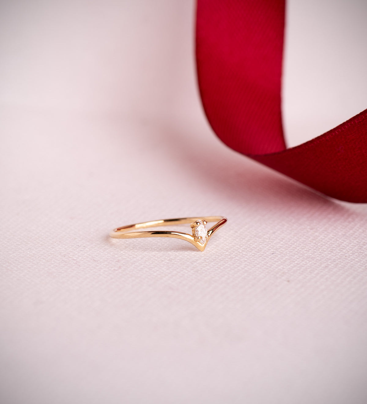 Sortija Pico Diamante Laboratorio Talla Marquis 0,067 Qtes. G-vs2. Ancho: 5 mm de oro amarillo 18K
