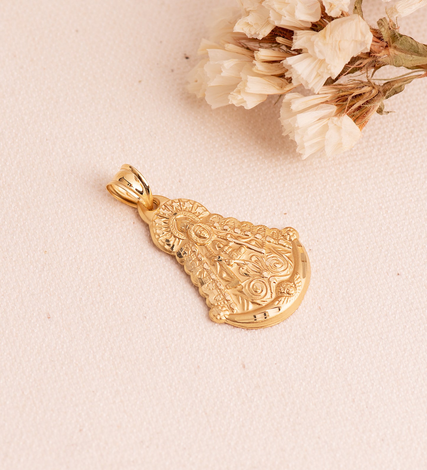 Medalla Virgen del Rocio Silueta 30 x 20 mm de oro amarillo 18K