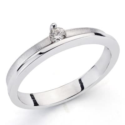 18K SORTIJA ORO BLANCO Y DIAMANTE NATURAL 0.085 QTS. ANCHO: 4,5MM